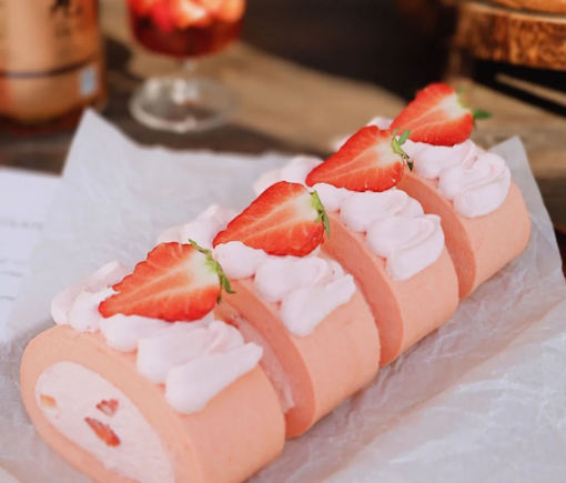 Image de 草莓蛋糕卷， Gateau roule aux fraise 1piece